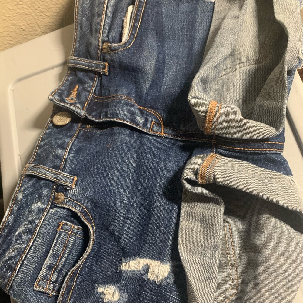 AERO SHORTS WITH RIPS